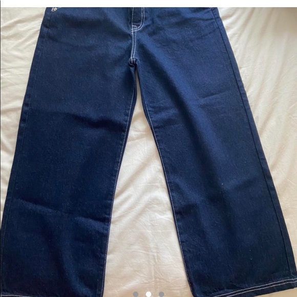 Blue jeans with white contrast stitching - Picture 2 of 3